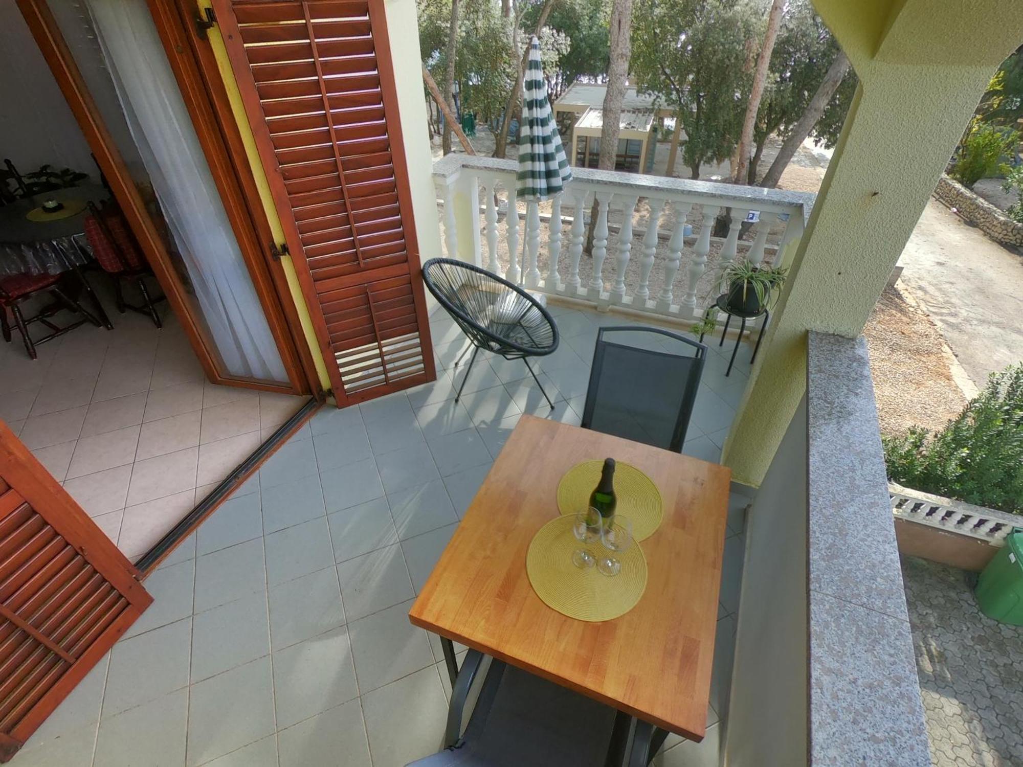 Apartments Stanko Petrcane Exterior photo